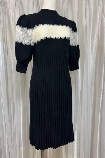 FUR FUR 레이스 라인 절개 니트 원피스