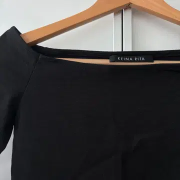 KEINA RITA 케이나 리타 오프숄더 상의