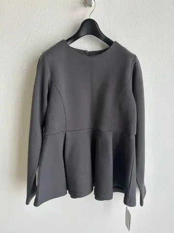 &.NOSTALGIA 분또 페플럼 상의 그레이