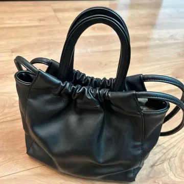 블랙 숄더백 나노 유니버스