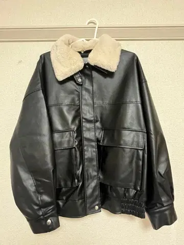 퍼 포함 블랙 가죽 자켓