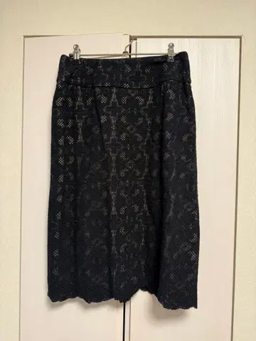 martiniqui 블랙 레이스 패턴 미디 스커트