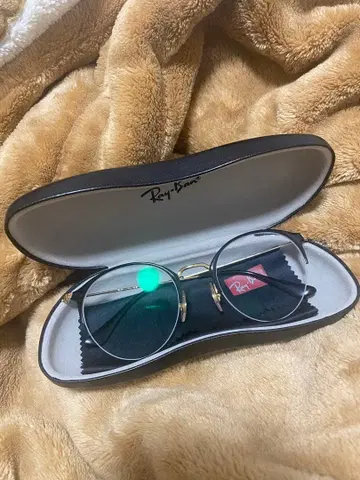 Ray-Ban 라운드 프레임 안경 케이스 포함