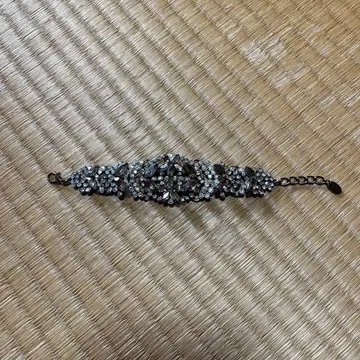 ZARA 크리스탈 장식 실버 팔찌
