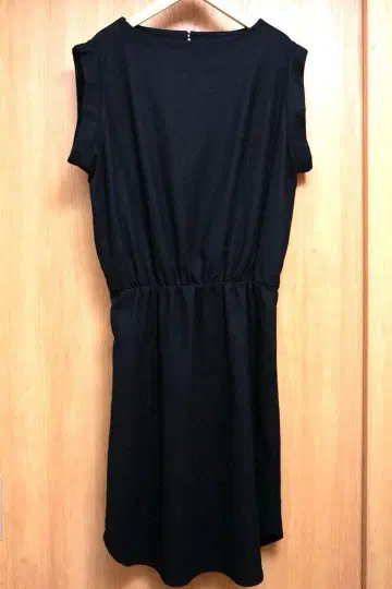 mizuiroind 블랙 슬리브리스 튜닉 원피스