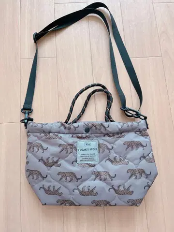 KIU FREAK'S STORE 숄더백 키우 퀼팅 표범
