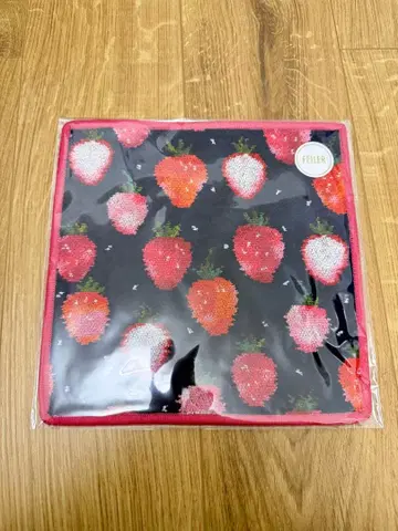 페이러 러브러리 바이 페이러 스트로베리 도트 손수건 타월