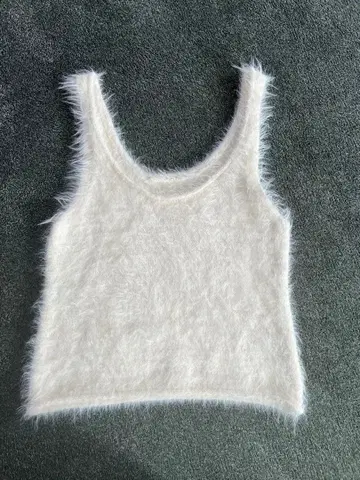 화이트 아크릴 울 뷔스티에