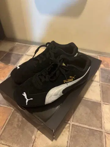 PUMA 블랙/화이트 스니커즈