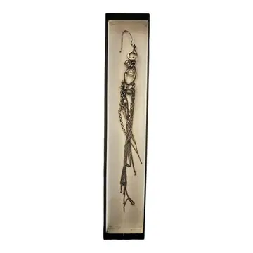 hyde 착용 뮤턴트 귀걸이 화이트 토파즈