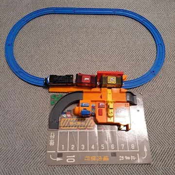 토미카를 운반하자! 사각사각 싣고 내리는 터미널