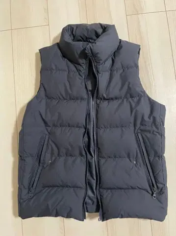 UNIQLO 다운 베스트 M 사이즈 다크 그레이