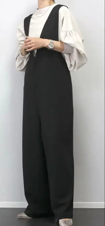 아렛타 비타 Aletta vita 더블 크로스 깊은 V 넥 살로펫 블랙