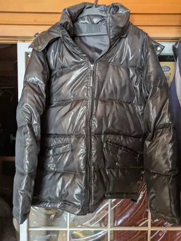 광택의 블랙 다운 자켓 L 사이즈