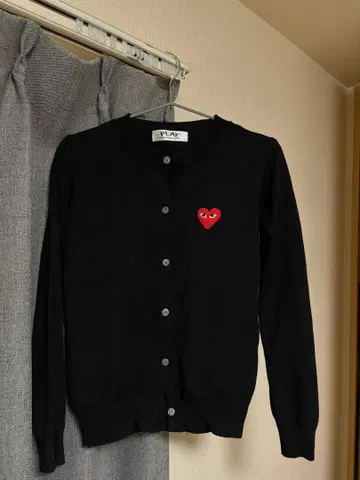 블랙 하트 자수 가디건