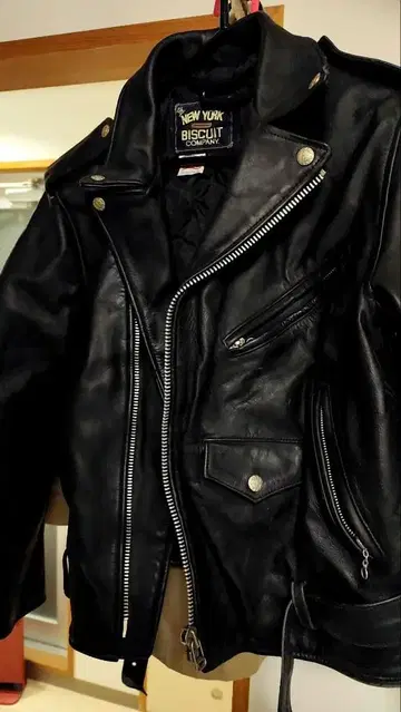 BISCUIT 블랙 가죽 더블 라이더스