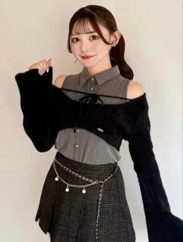 [ 완판템 ] NOMAE 셔츠 레이어드 샤기 니트 그레이 블랙