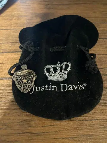 저스틴 데이비스 실버 펜던트 탑