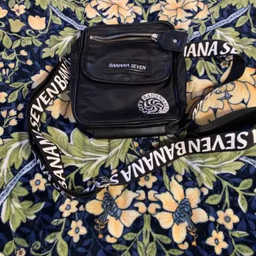 BANANA SEVEN 블랙 숄더백 남녀 모두에게!