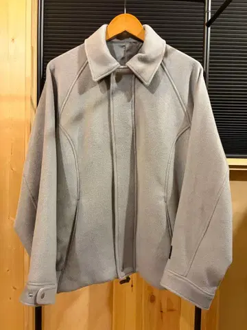 티케이 타케오 키쿠치 울 혼방 숏 블루종 그레이