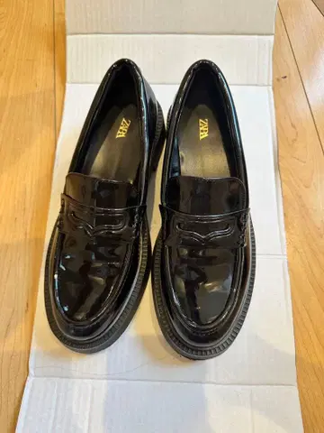 [ 24cm ] ZARA 자라 통굽 로퍼 페이턴트 피니쉬