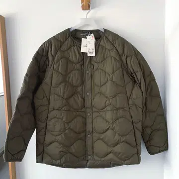UNIQLO 화이트 마운티니어링 울트라 라이트 다운 XL Olive