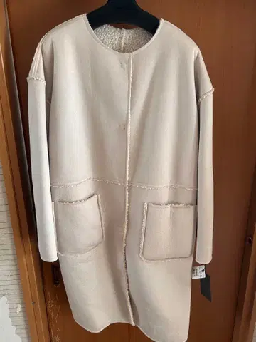 베이지 무스탕 코트 택 포함 새상품