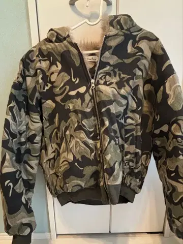 카모플라쥬 퍼 자켓