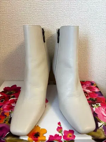 미사용 새상품 다이애나 숏부츠 아이보리 21.5cm