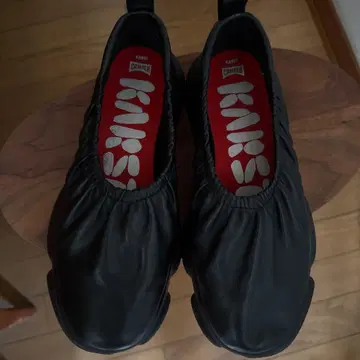 캠퍼 KARST 블랙 슬립온