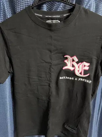 아담스 저글러 T셔츠