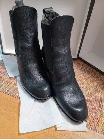 사이드 고어 부츠 블랙 중간 힐