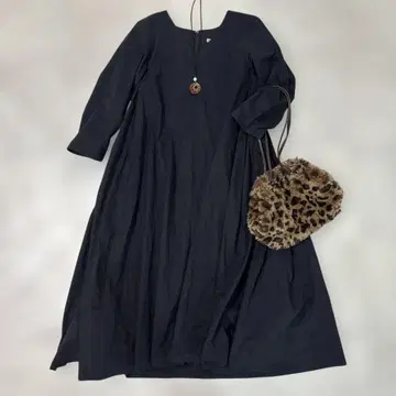 *새상품급* 퍼슨&피플 V넥 A라인 롱 원피스