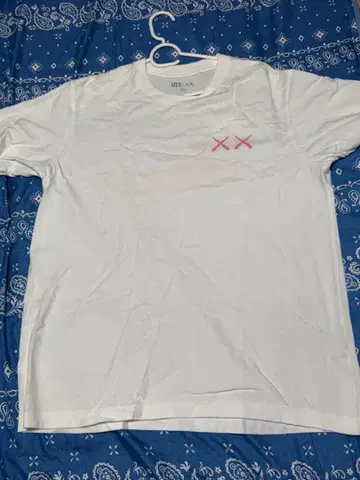 UNIQLO KAWS 세서미 스트릿 엘모 콜라보 T셔츠