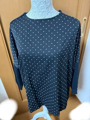 비어즐리 도트 무늬 긴팔 셔츠