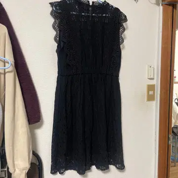 레이스 슬리브리스 무릎 기장 원피스 블랙