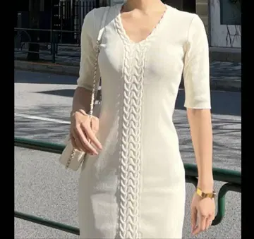 화이트 케이블 짜임 니트 원피스 7부 소매