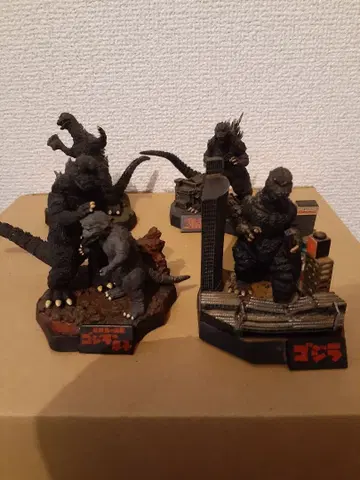 사카이 유우지 씨 반다이 고질라 전집 피규어 4체 세트