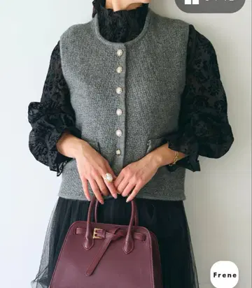 frene 골드 버튼 니트 베스트 그레이 프리 사이즈