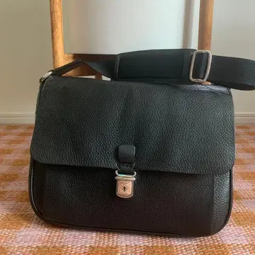 BALLY 블랙 가죽 숄더백