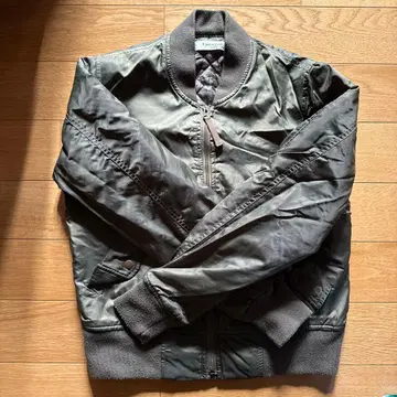 올리브 그린 밀리터리 점퍼