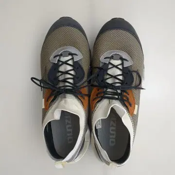 미즈노 러닝화 그레이/오렌지