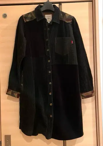 티티카카 패치 셔츠 원피스 블랙