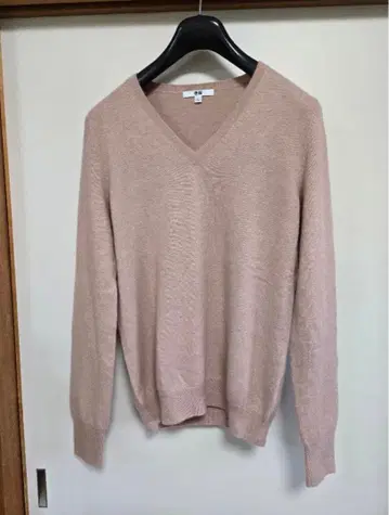 유니클로 캐시미어 100% V넥 스웨터