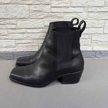 ZARA 블랙 가죽 사이드 고어 하이힐 부츠