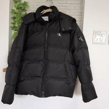 새상품급 Calvin Klein Jeans 블랙 다운 자켓 M