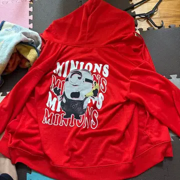 미니언즈 로고 레드 후드티