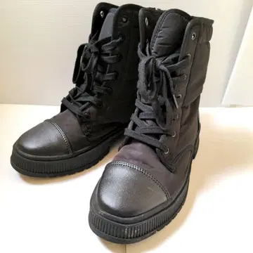 블랙 워크 부츠 미드컷