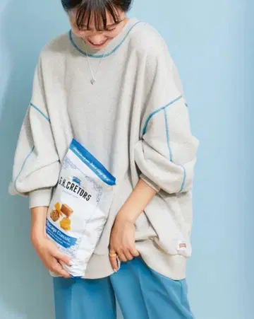 [ HELLO.SANFRANCISCO ] 배색 스티치 오버 맨투맨