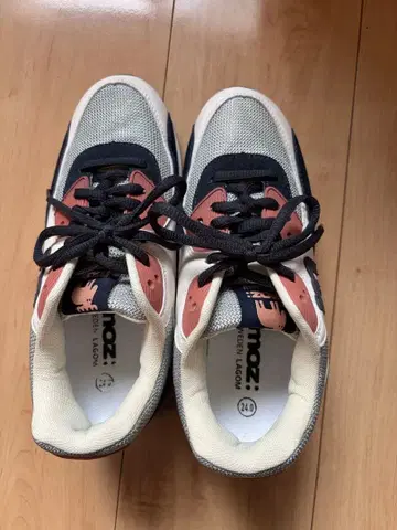 moz 스니커즈 24cm